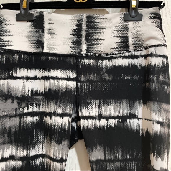 DANSKIN 90 degree by Reflex size medium leggings capris workout exercise yoga - Picture 3 of 6